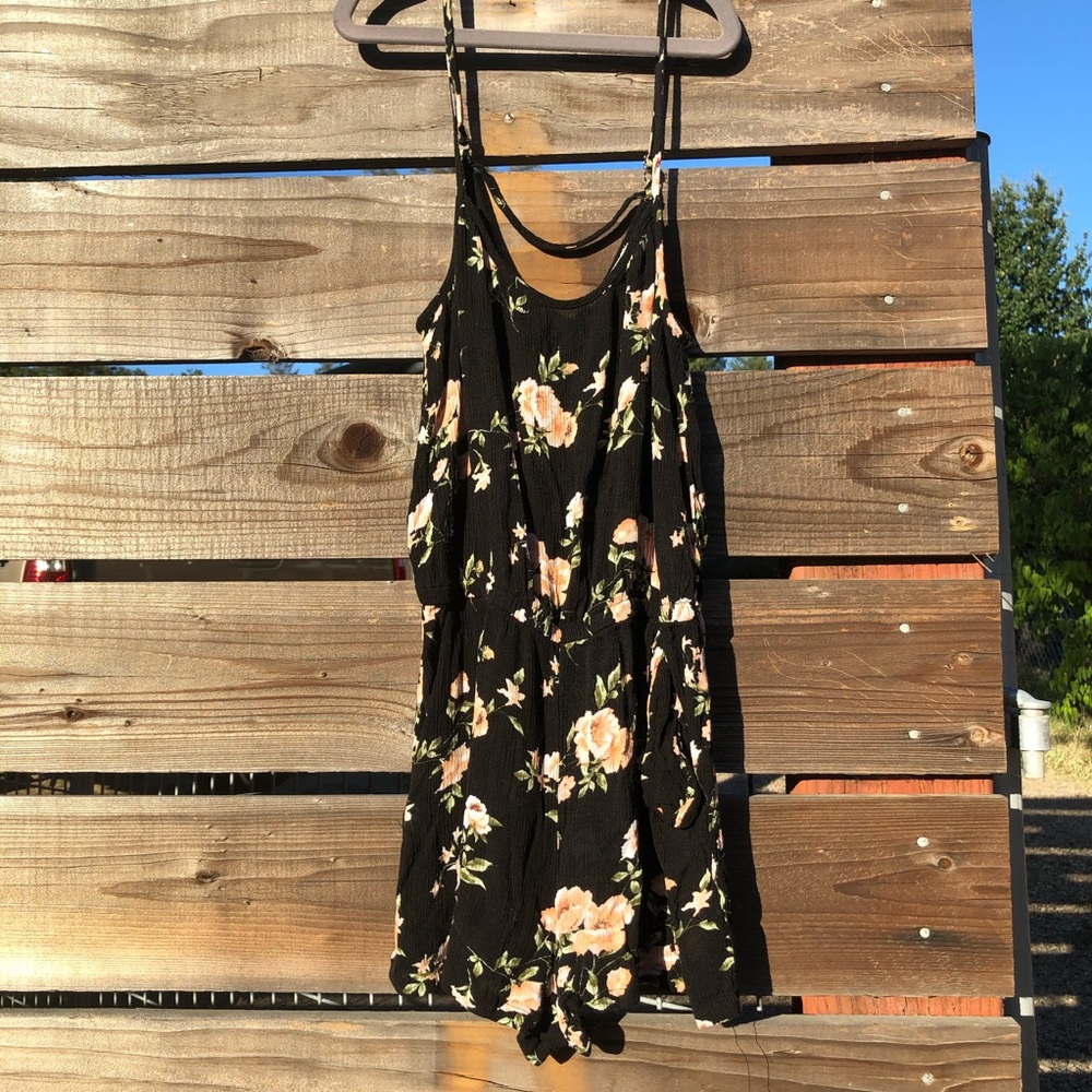 ***SOLD***Floral romper - Picture 2 of 3